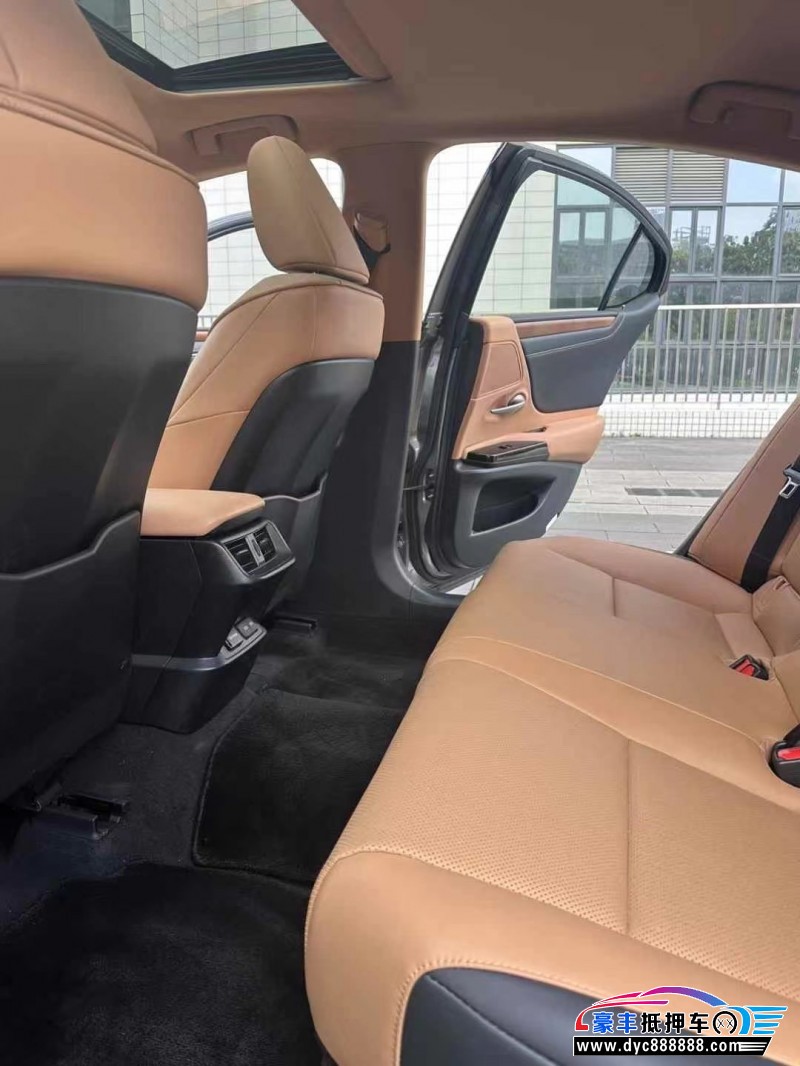 22年雷克萨斯ES轿车抵押车出售