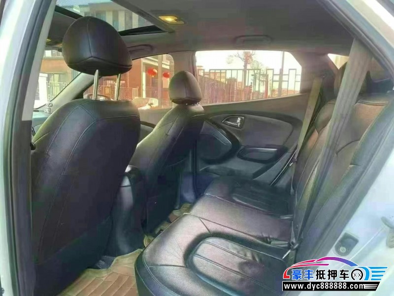 14年现代ix35轿车抵押车出售