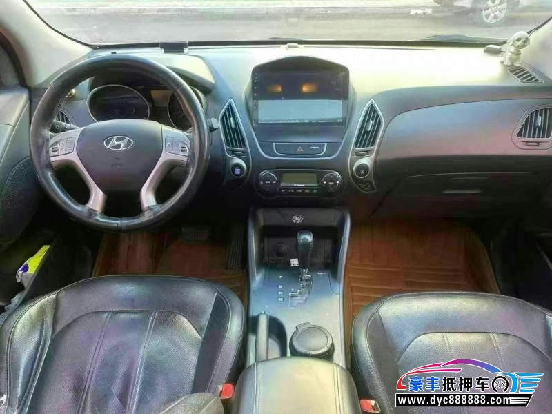 14年现代ix35轿车抵押车出售