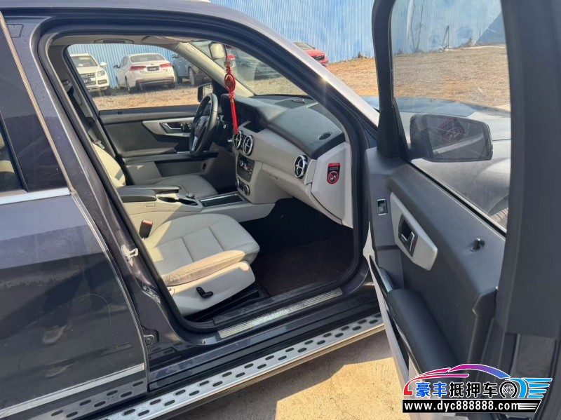 13年奔驰GLK轿车抵押车出售