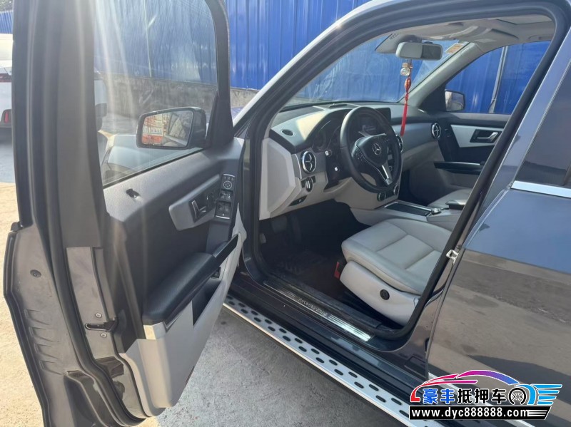 13年奔驰GLK轿车抵押车出售