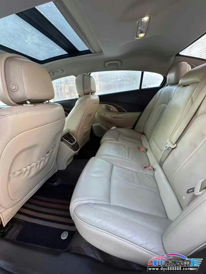 15年别克君越轿车抵押车出售