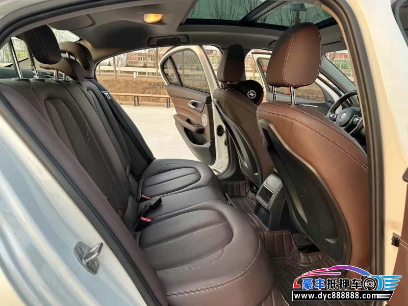 22年宝马1系轿车抵押车出售