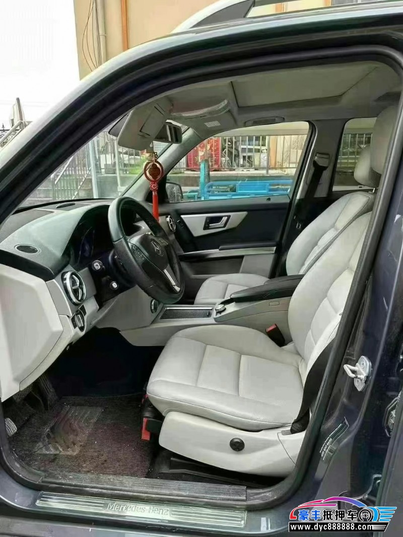 13年奔驰GLK轿车抵押车出售