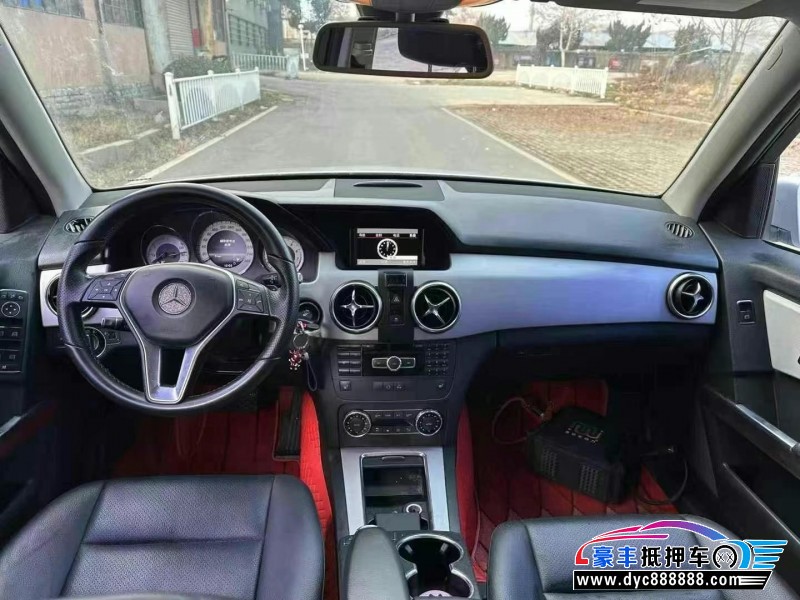 13年奔驰GLK轿车抵押车出售