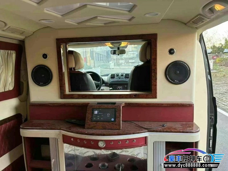 17年奔驰唯雅诺轿车抵押车出售