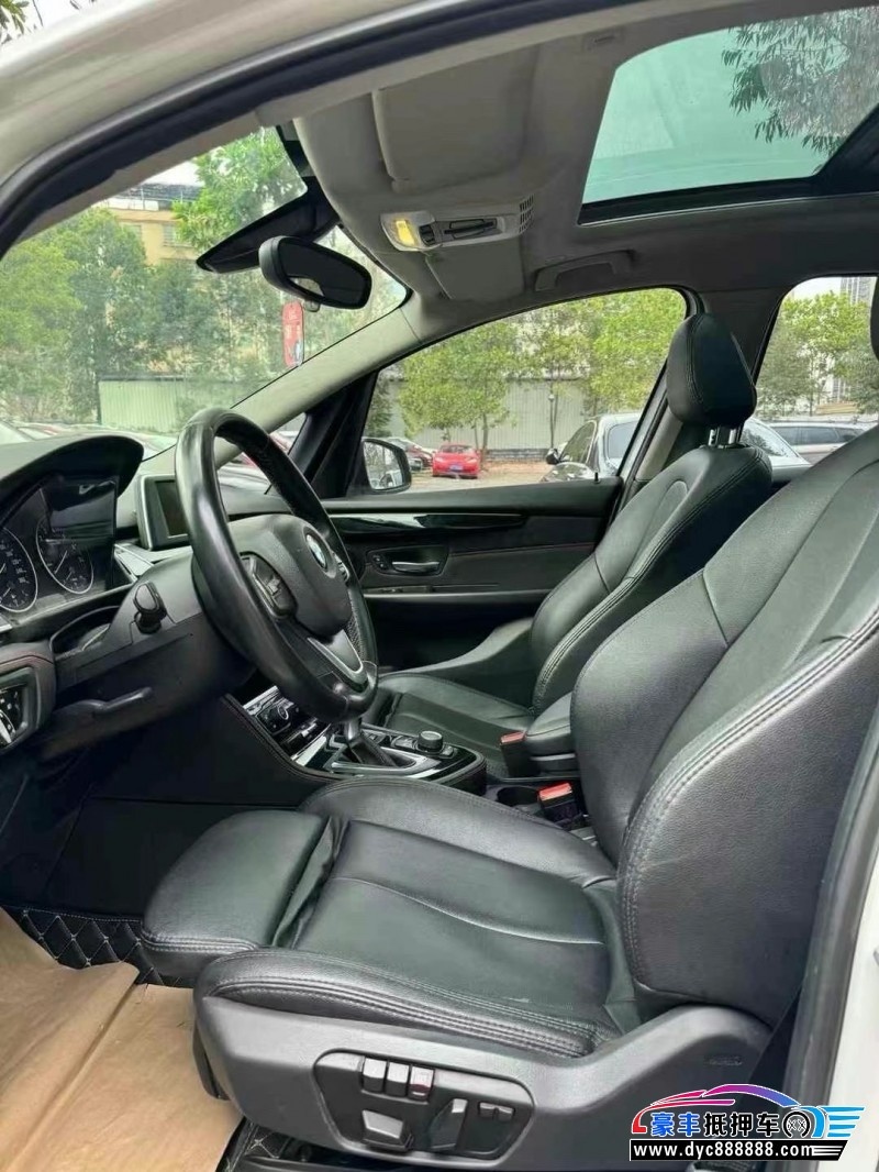 15年宝马2系轿车抵押车出售