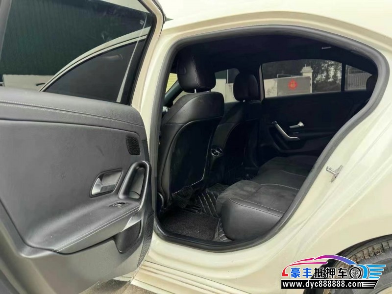 20年奔驰A轿车抵押车出售