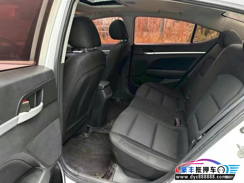 17年现代领动轿车抵押车出售