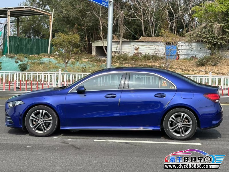 20年奔驰A轿车抵押车出售