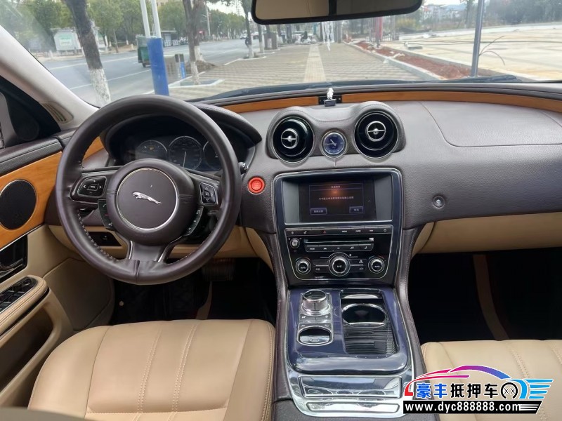 13年捷豹XJ轿车抵押车出售