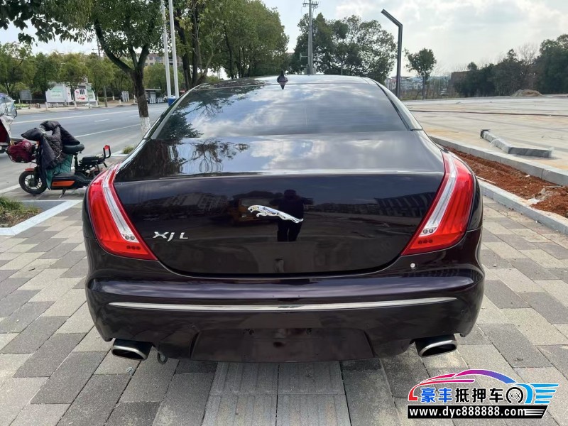 13年捷豹XJ轿车抵押车出售