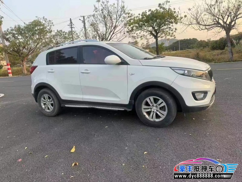 16年起亚智跑轿车抵押车出售