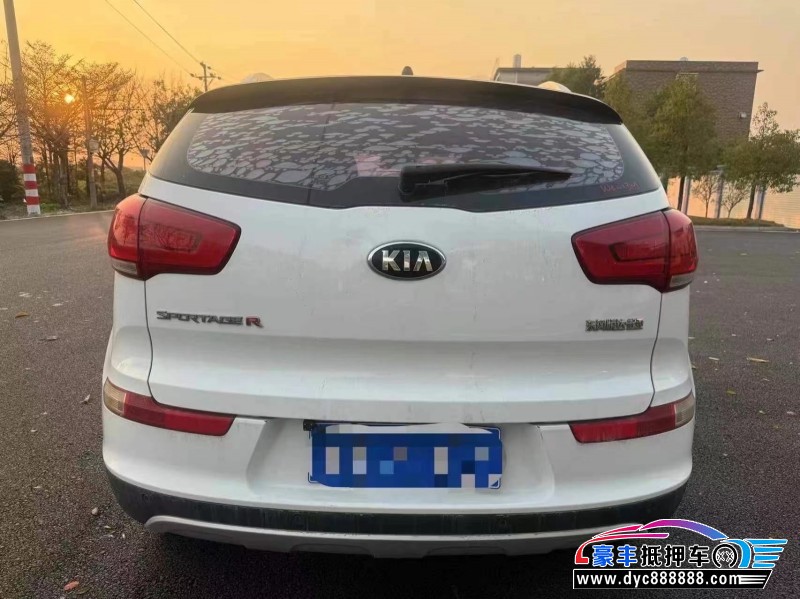 16年起亚智跑轿车抵押车出售