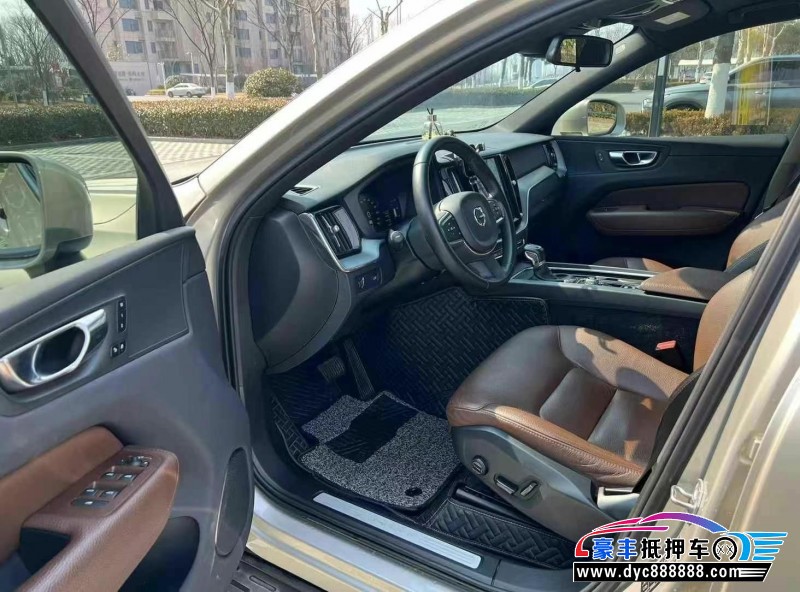 21年沃尔沃XC60SUV抵押车出售