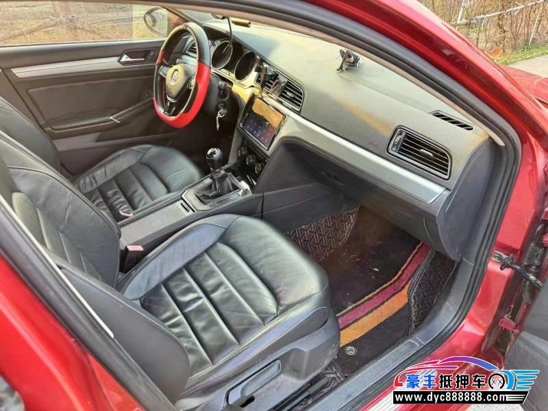 15年大众凌渡轿车抵押车出售