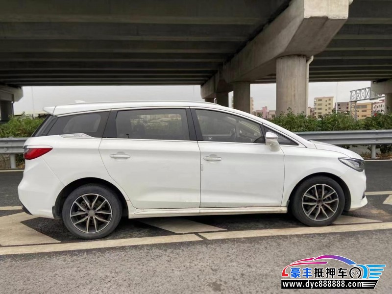 18年比亚迪宋轿车抵押车出售