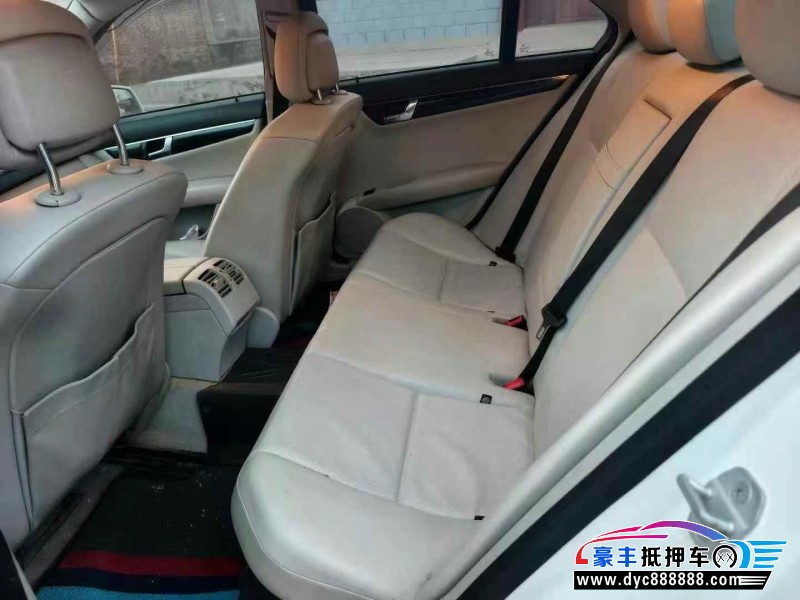13年奔驰C轿车抵押车出售