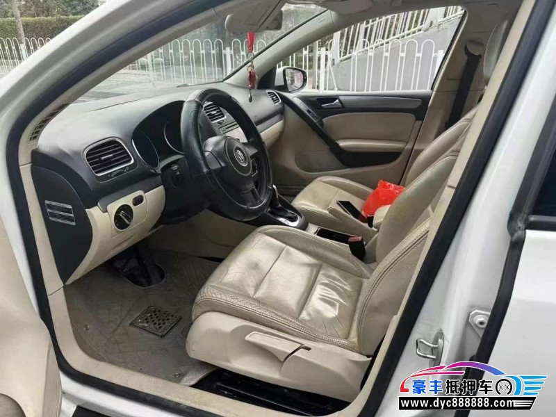 14年大众高尔夫轿车抵押车出售