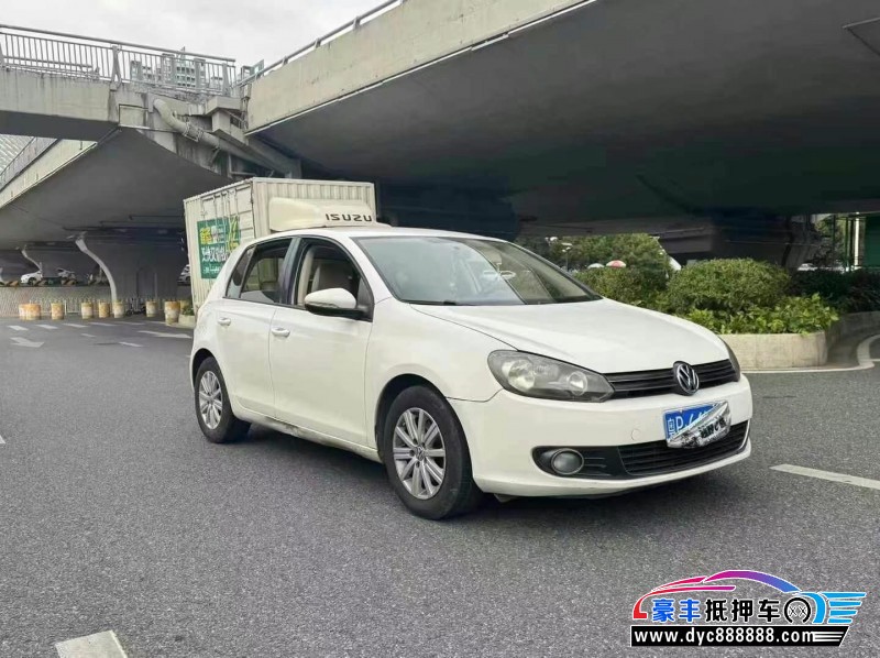14年大众高尔夫轿车抵押车出售