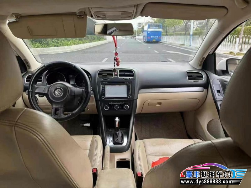 14年大众高尔夫轿车抵押车出售