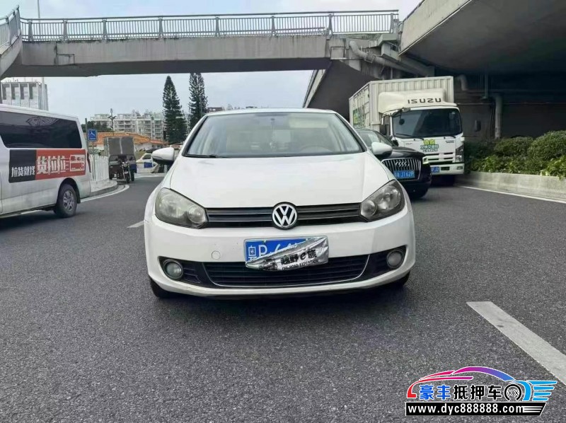 14年大众高尔夫轿车抵押车出售