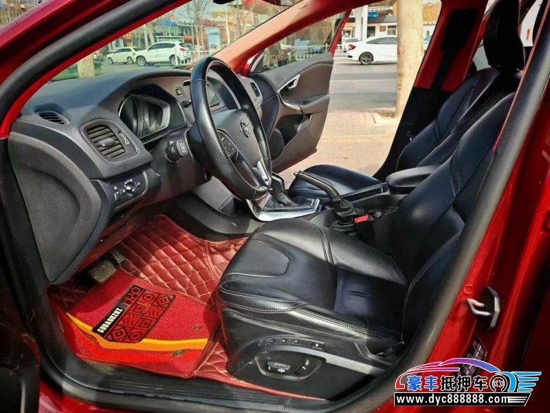 18年沃尔沃V40轿车抵押车出售