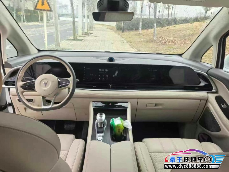 24年岚图梦想家轿车抵押车出售