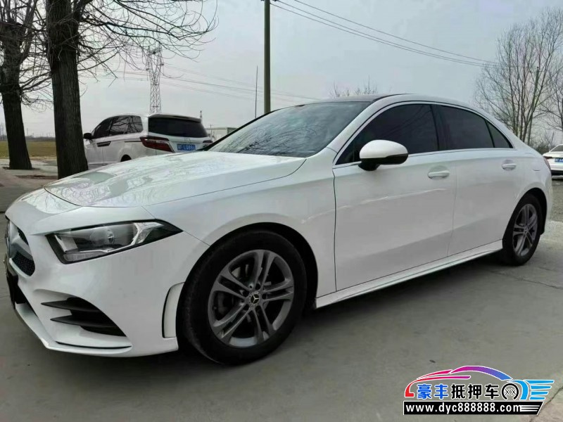 22年奔驰A轿车抵押车出售