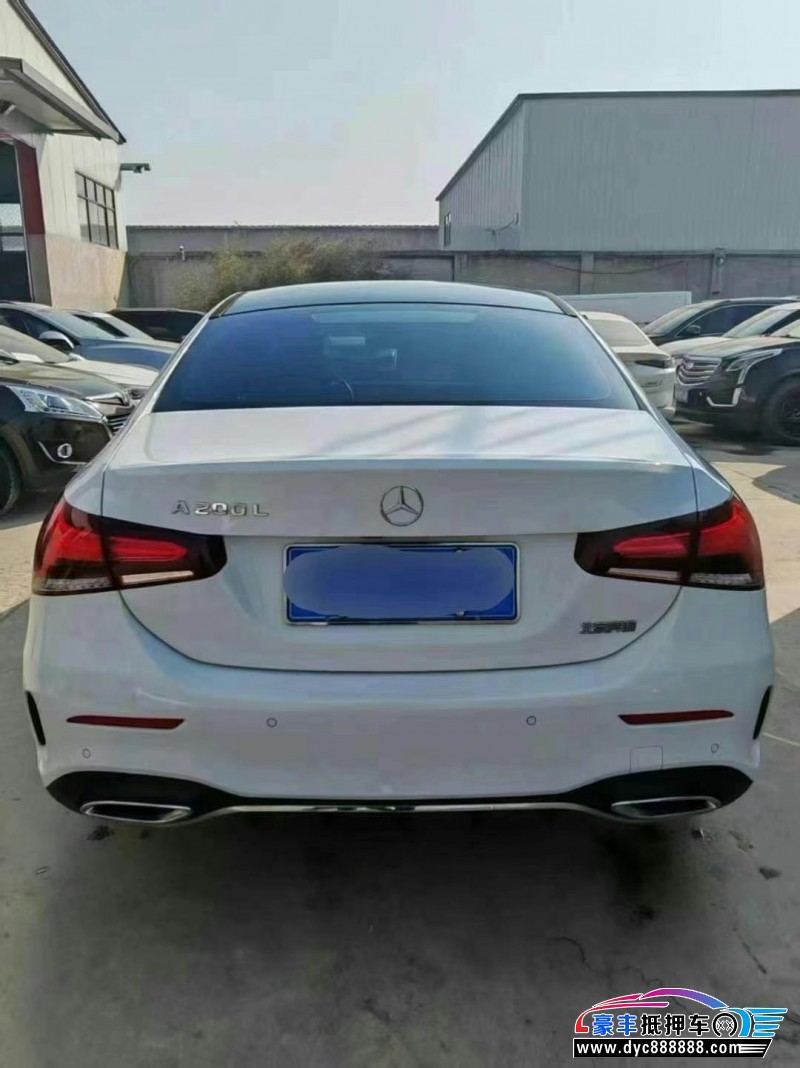 22年奔驰A轿车抵押车出售