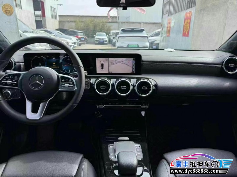 22年奔驰A轿车抵押车出售