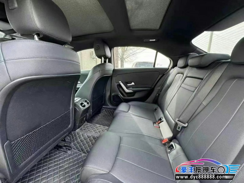 22年奔驰A轿车抵押车出售