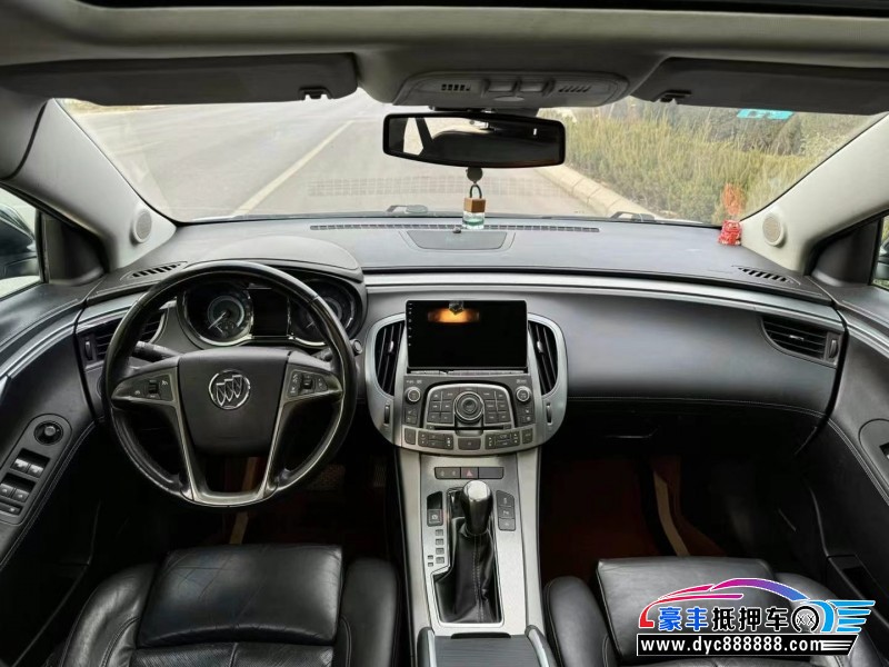 10年别克君越轿车抵押车出售