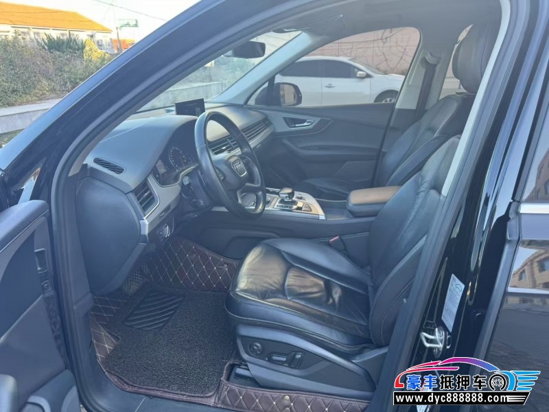 17年奥迪Q7轿车抵押车出售