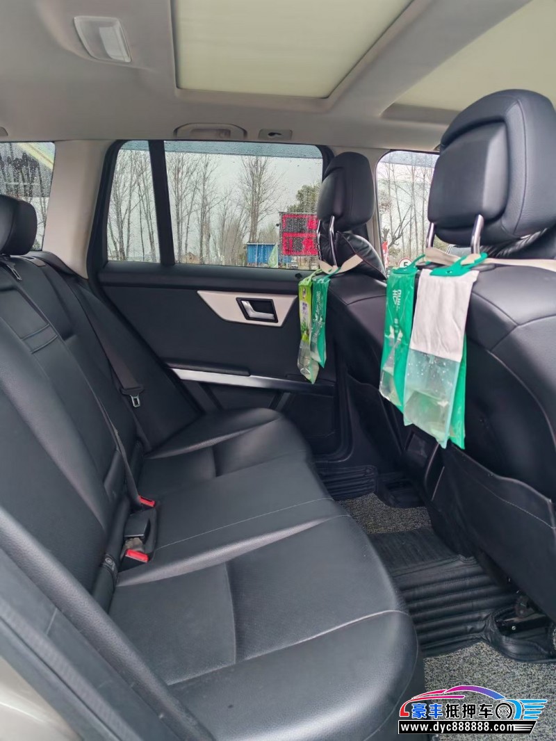 13年奔驰GLK轿车抵押车出售