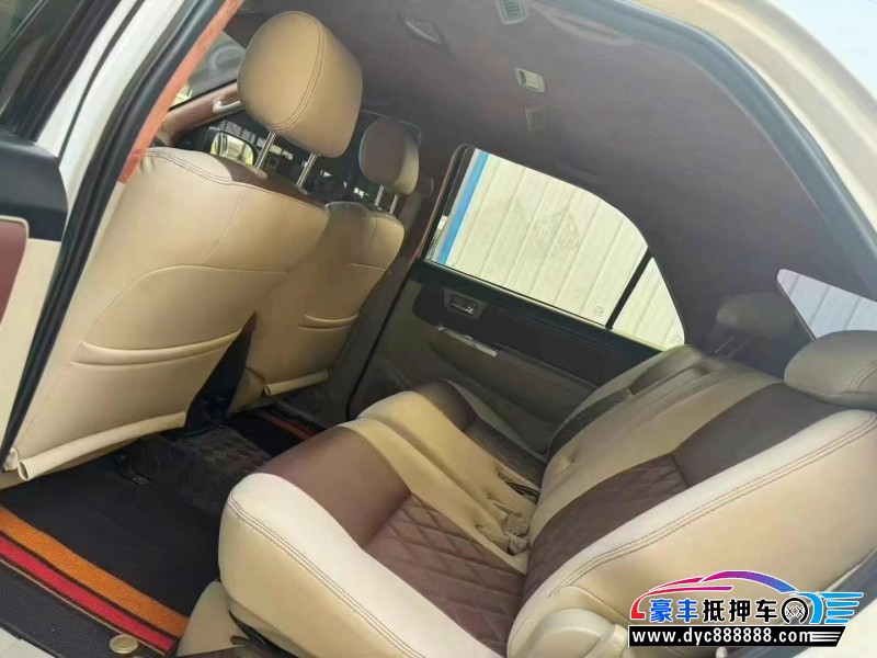 15年丰田奔跑者轿车抵押车出售