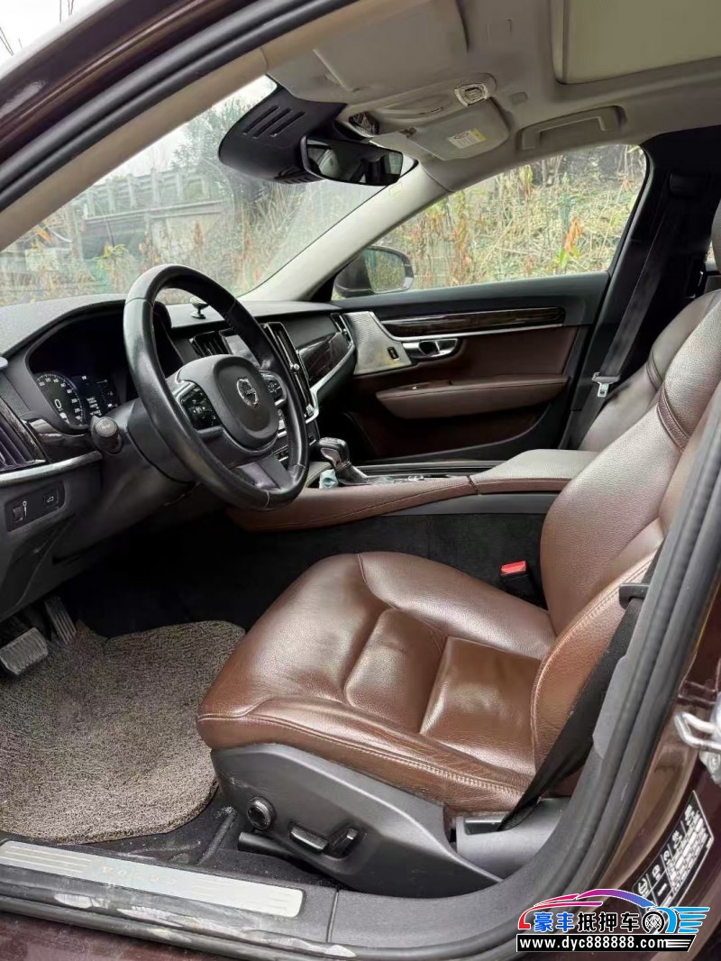 17年沃尔沃S90轿车抵押车出售