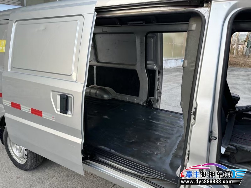 22年五菱五菱宏光S轿车抵押车出售