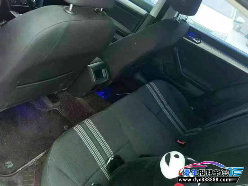 15年大众凌渡轿车抵押车出售