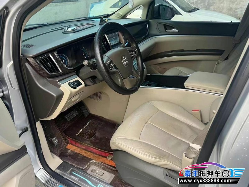 13年别克GL8轿车抵押车出售