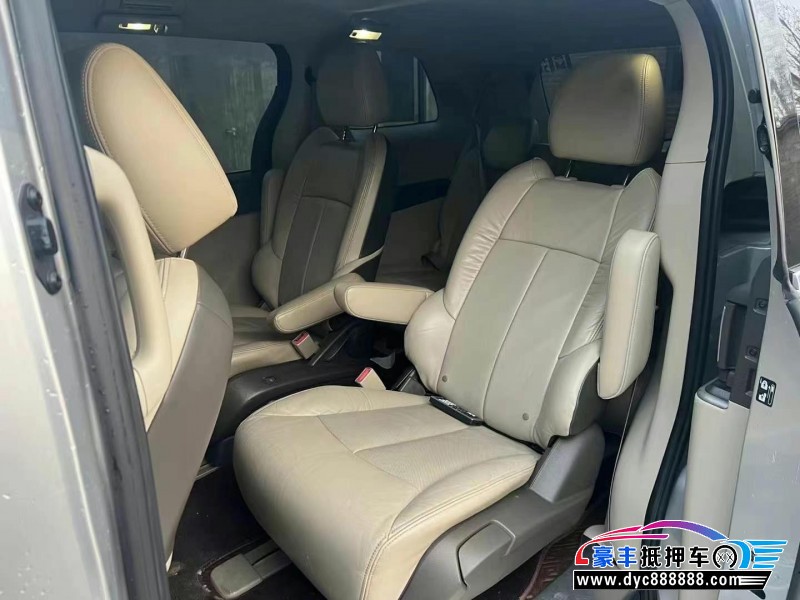 13年别克GL8轿车抵押车出售