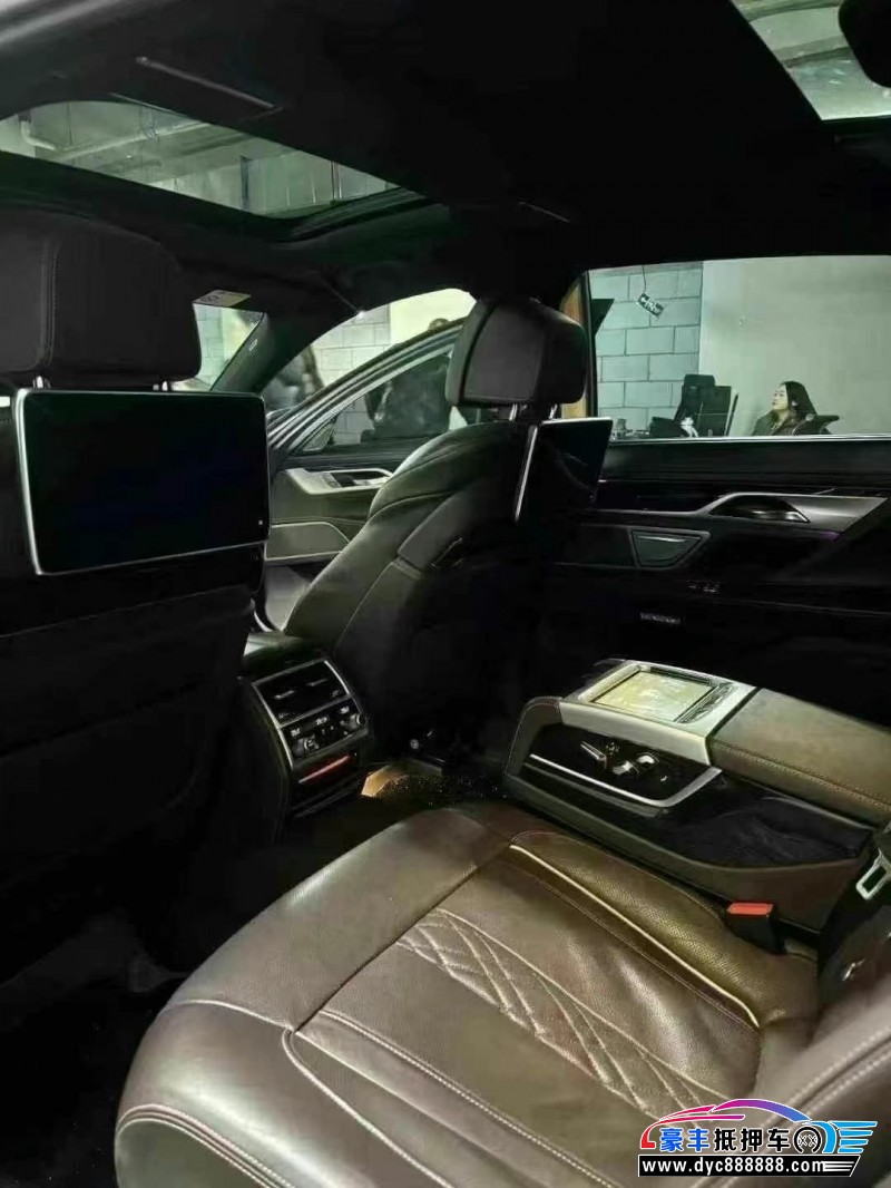 18年宝马7系轿车抵押车出售