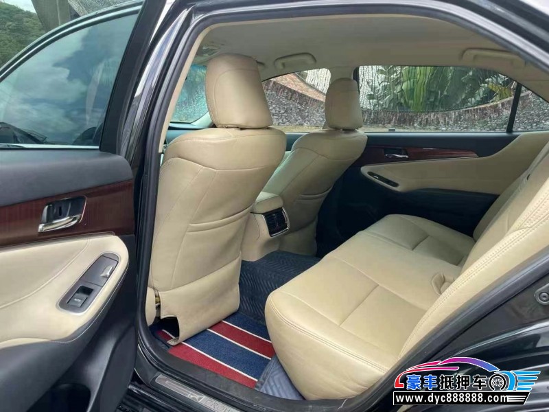 16年丰田皇冠轿车抵押车出售