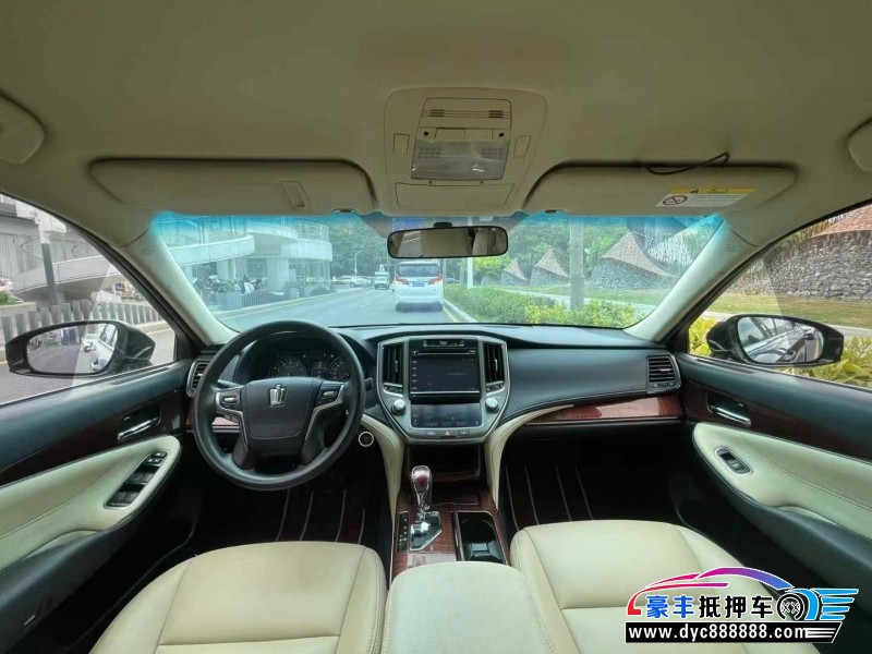 16年丰田皇冠轿车抵押车出售