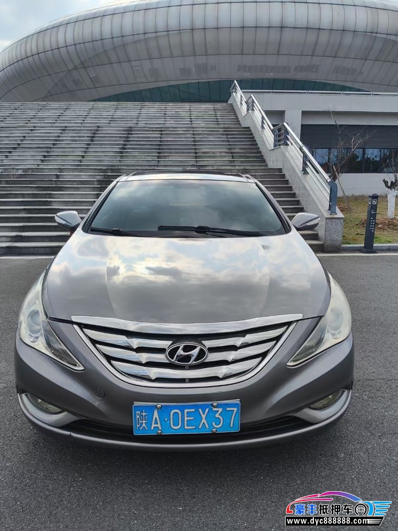 12年现代索纳塔八轿车抵押车出售