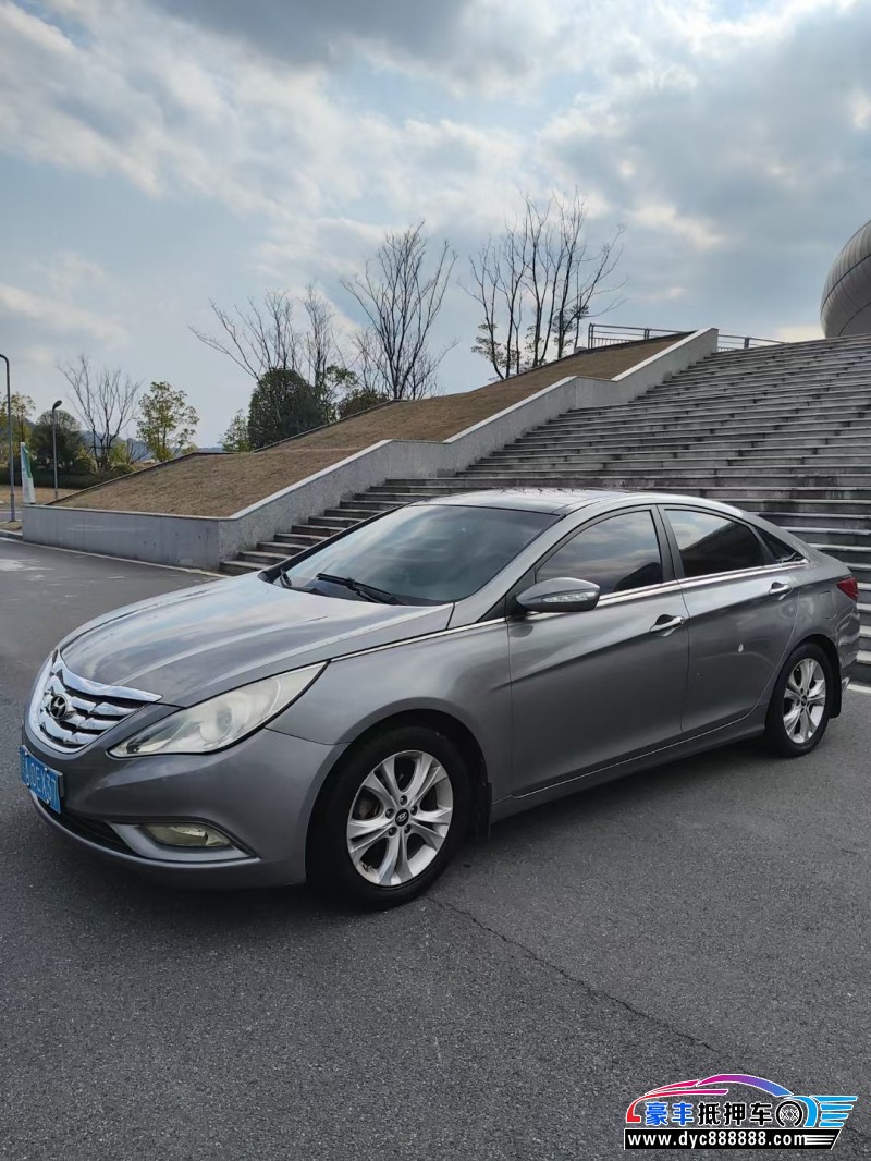 12年现代索纳塔八轿车抵押车出售