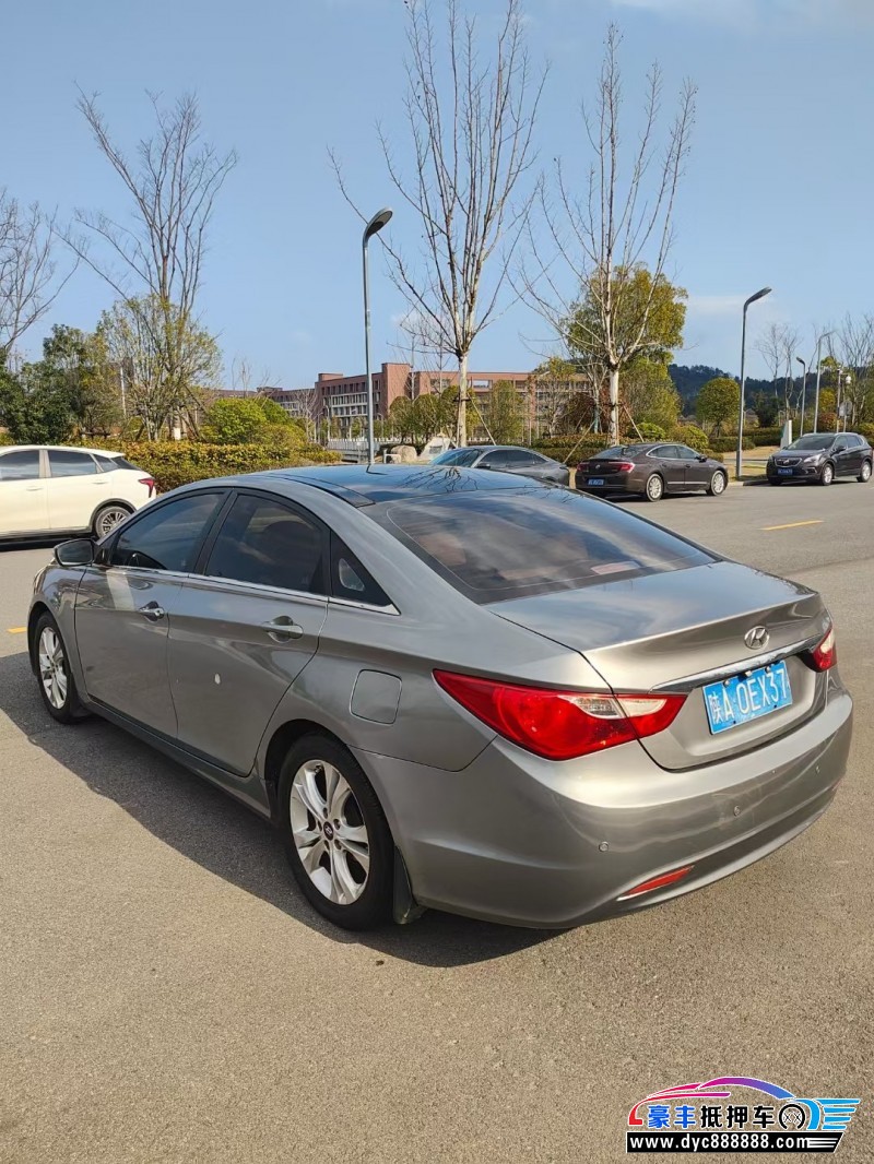 12年现代索纳塔八轿车抵押车出售