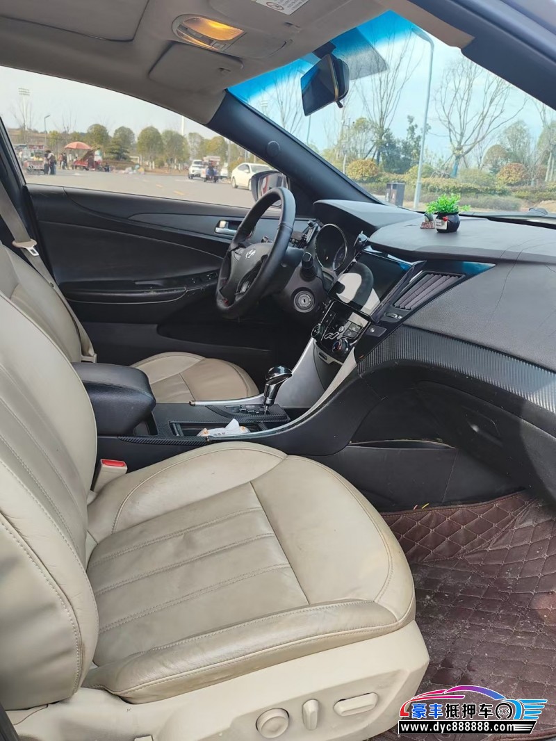 12年现代索纳塔八轿车抵押车出售