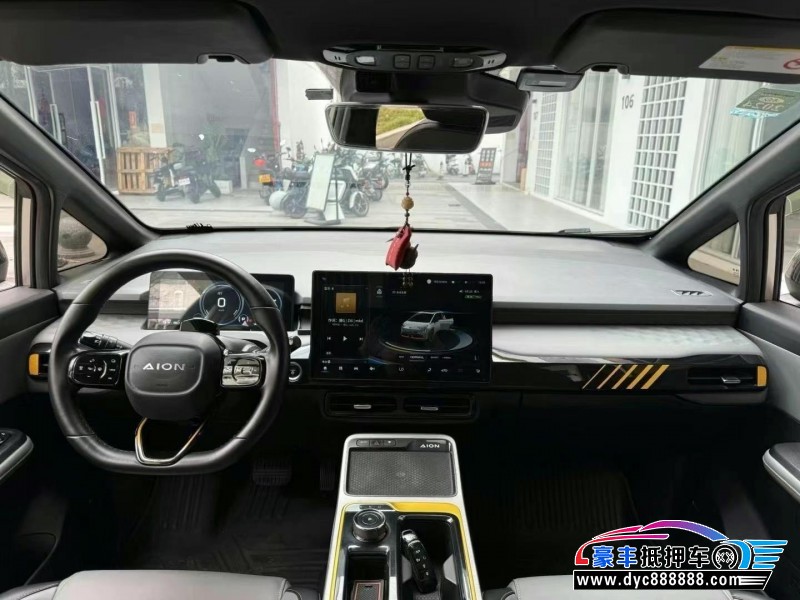 22年埃安Y70轿车抵押车出售