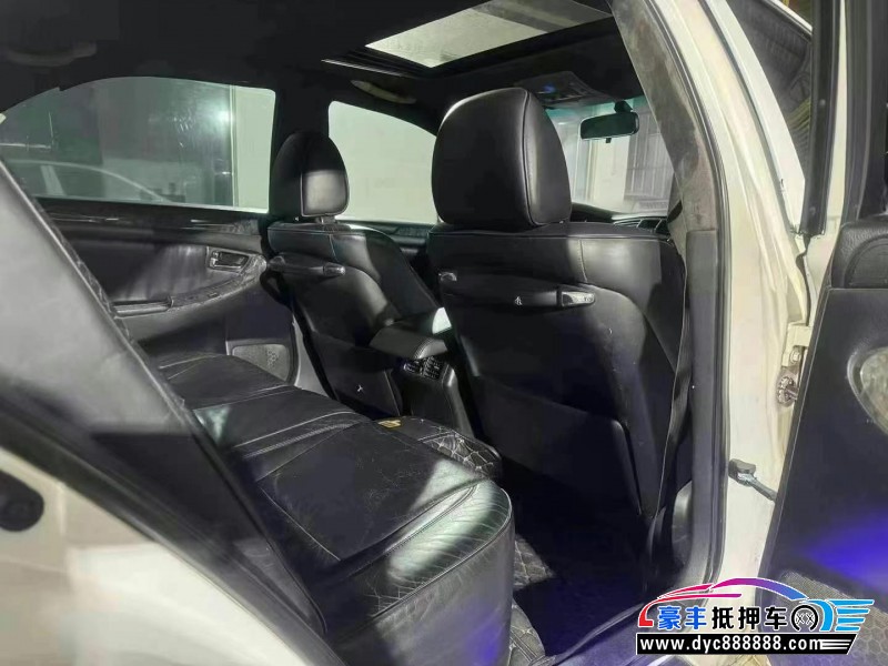 08年丰田皇冠轿车抵押车出售